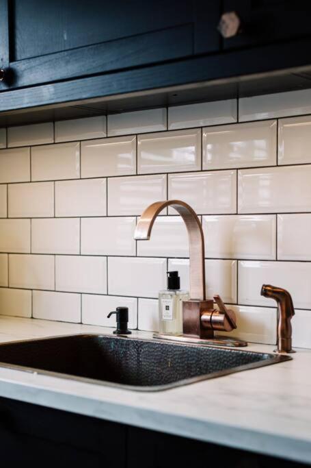 Modern & Stylish In The Heart Of Holiday home
