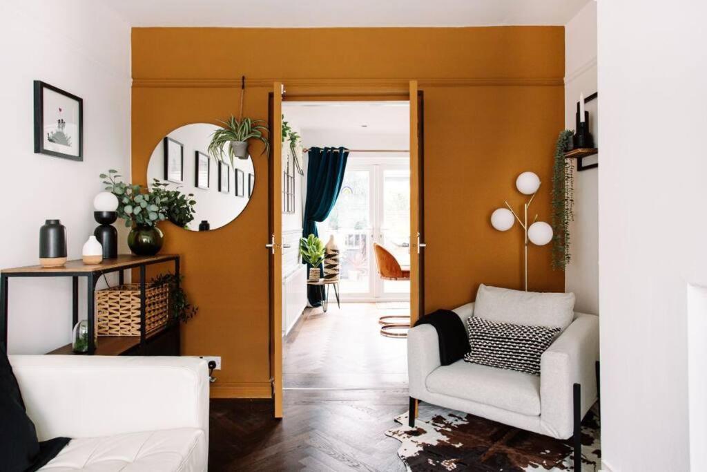 Modern & Stylish In The Heart Of Holiday home
