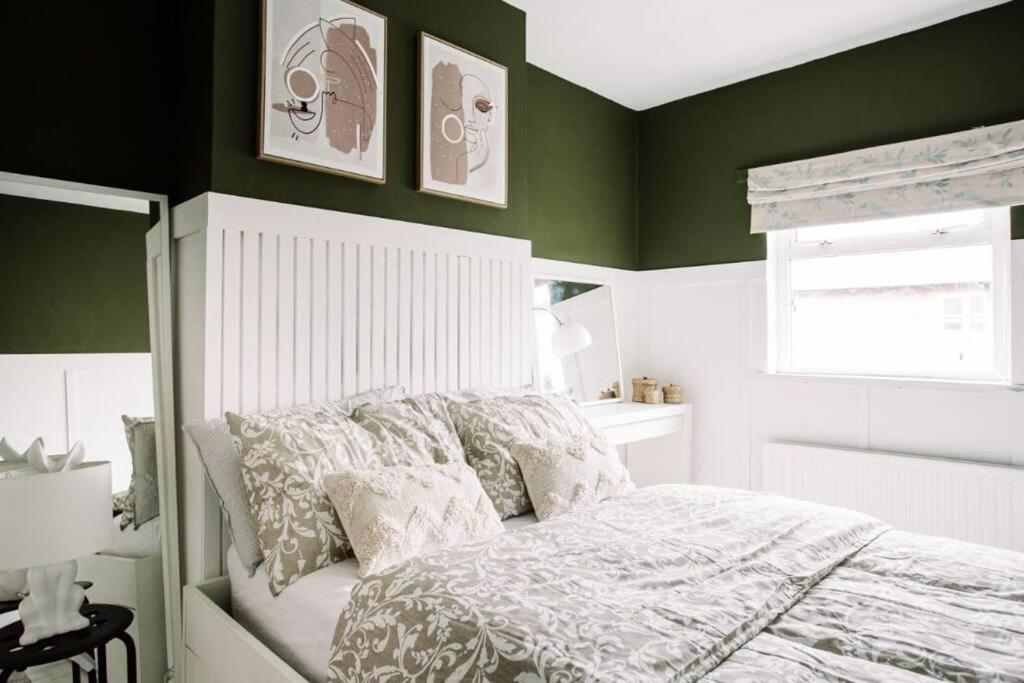 Modern & Stylish In The Heart Of Holiday home